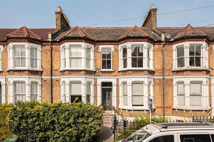 3 Bedroom Flat To Rent In Arbuthnot Road, Telegraph, SE14