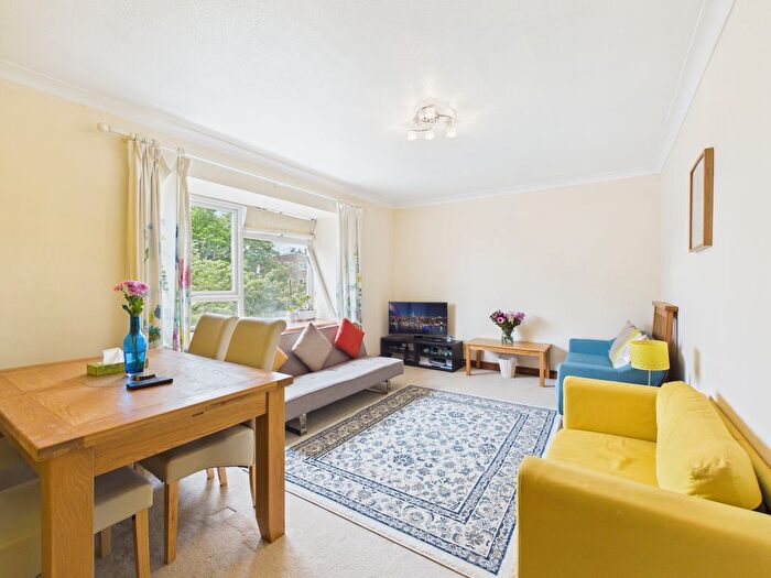 1 Bedroom Flat For Sale In Rowan Close, Ealing, W5