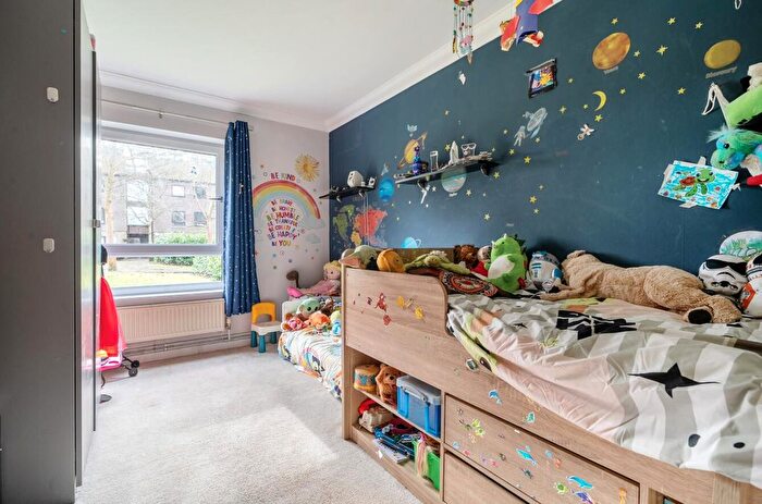 2 Bedroom Flat For Sale In Dawsmere Close, Camberley, GU15