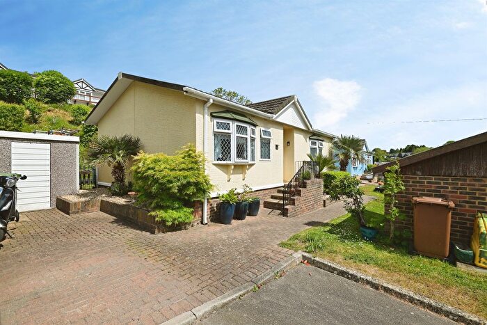 2 Bedroom Park Home For Sale In Farleigh Bridge, East Farleigh, Maidstone, ME16