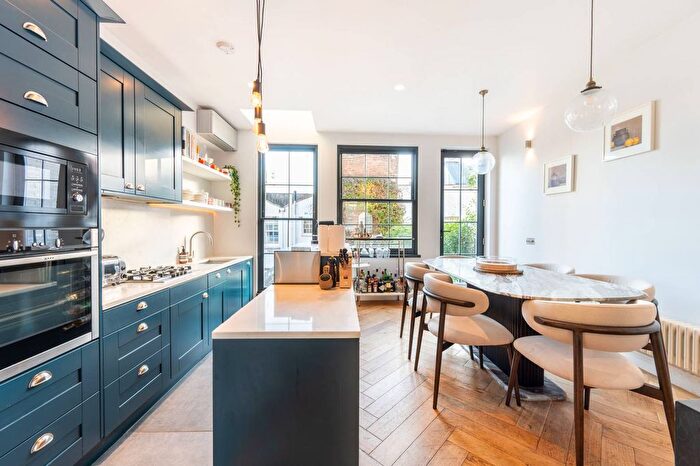 2 Bedroom Flat To Rent In Campden Hill Road, Hillgate Village, London, W8