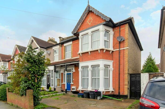 4 Bedroom Semi-Detached House To Rent In Castleton Road, Ilford, IG3