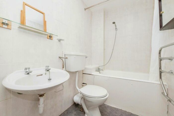 1 Bedroom Flat For Sale In High Street South, Dunstable, Bedfordshire, LU6