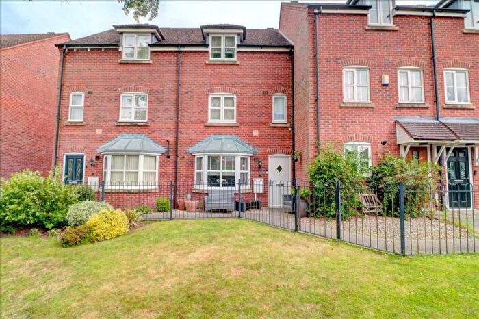 3 Bedroom Town House For Sale In Brendan Close, Coleshill, B46