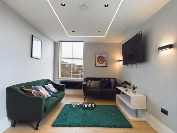 2 Bedroom Apartment To Rent In Kings Buildings, South Church Side, HU1