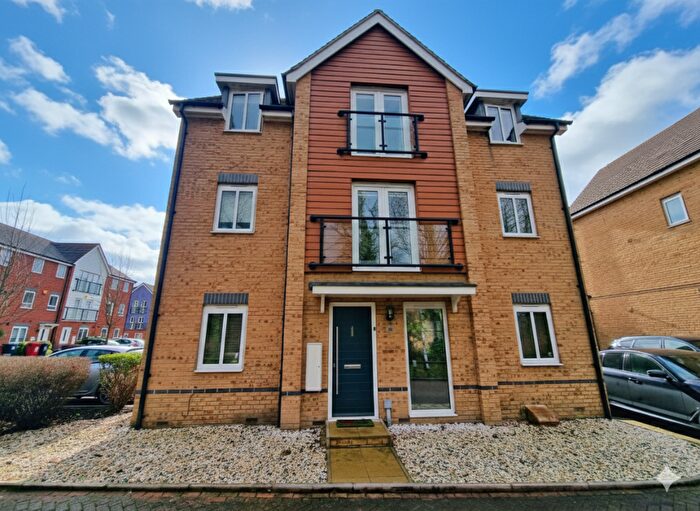 5 Bedroom Detached House To Rent In Edgeworth Close, Slough, Berkshire, SL3