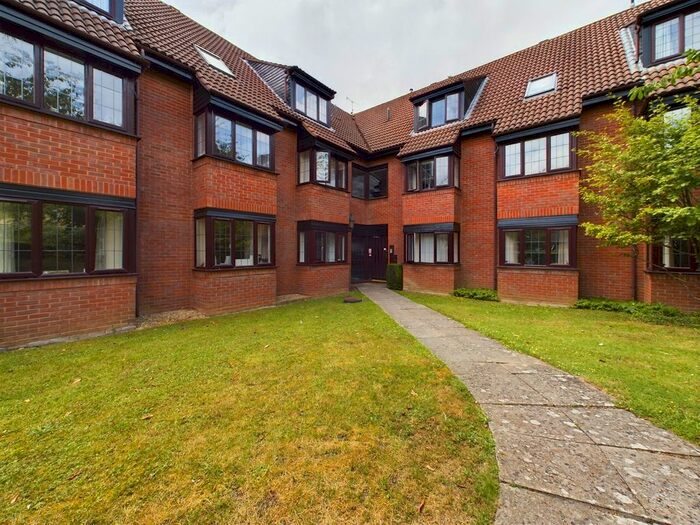2 Bedroom Flat To Rent In Chapman Way, Cheltenham, Gloucestershire, GL51