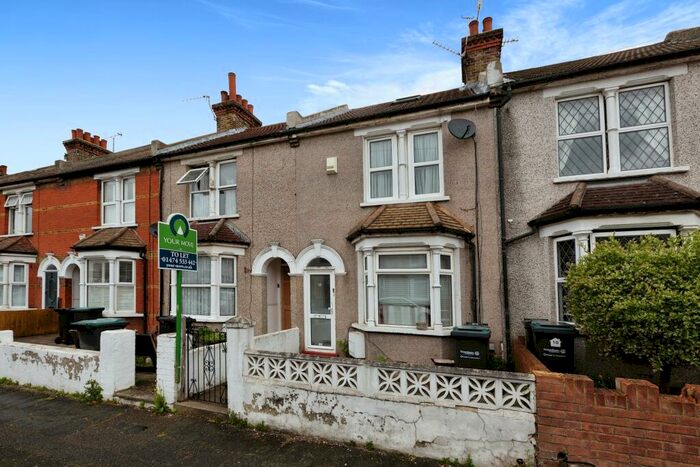 3 Bedroom Terraced House To Rent In Portland Avenue, Gravesend, Kent, DA12