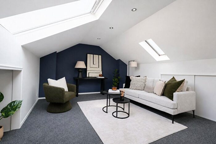 2 Bedroom Apartment For Sale In Tewkesbury Terrace, London, N11