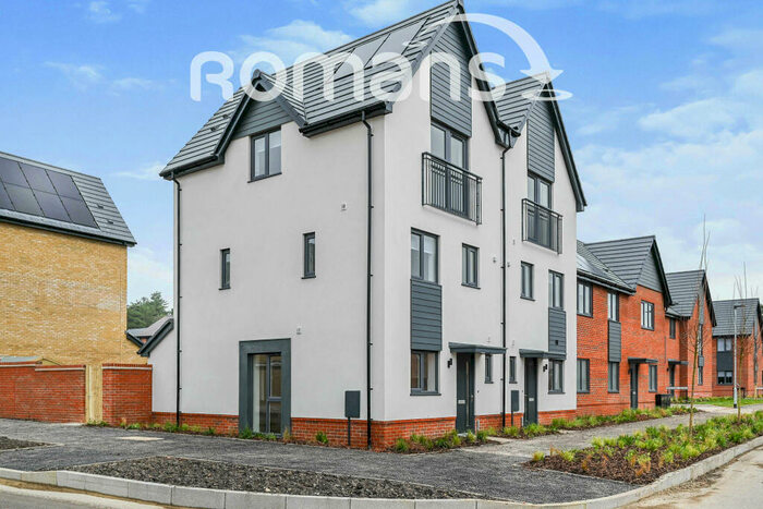 3 Bedroom Detached House To Rent In Ireland Road, Crowthorne, RG45