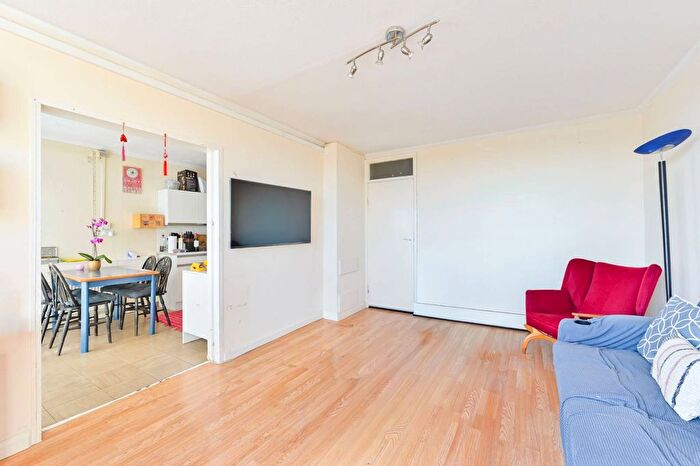2 Bedroom Flat For Sale In Clapham Road, Oval, London, SW9