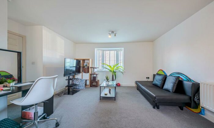 2 Bedroom Flat To Rent In Lynbrook Grove, SE15