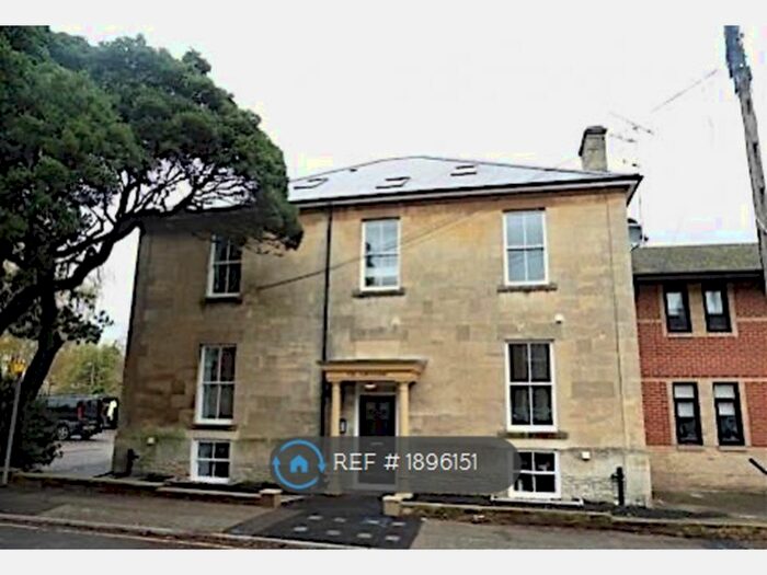 1 Bedroom Flat To Rent In The Hawthorns, Chippenham, SN15