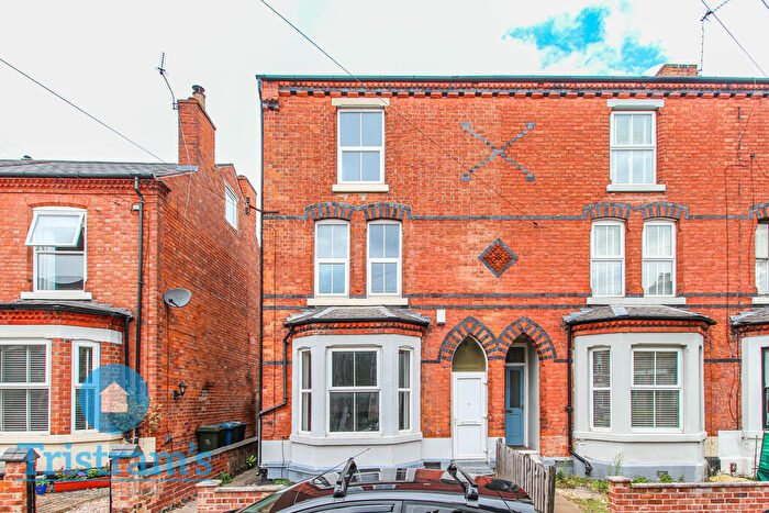 4 Bedroom Town House To Rent In Charnwood Grove, West Bridgford, Nottingham, NG2