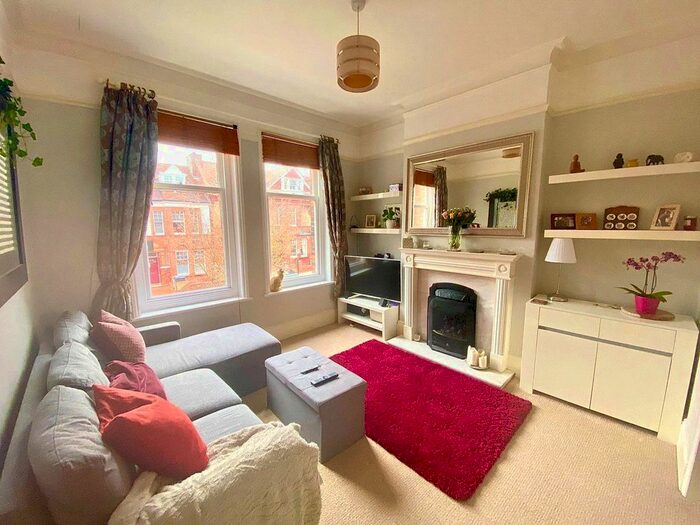 2 Bedroom Flat To Rent In Stradella Road, West Dulwich, SE24