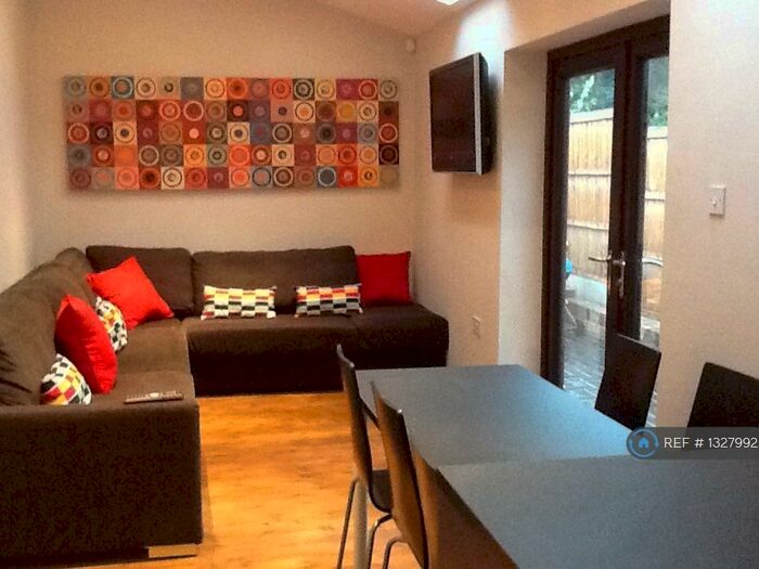 8 Bedroom End Of Terrace House To Rent In Midland Avenue, Nottingham, NG7