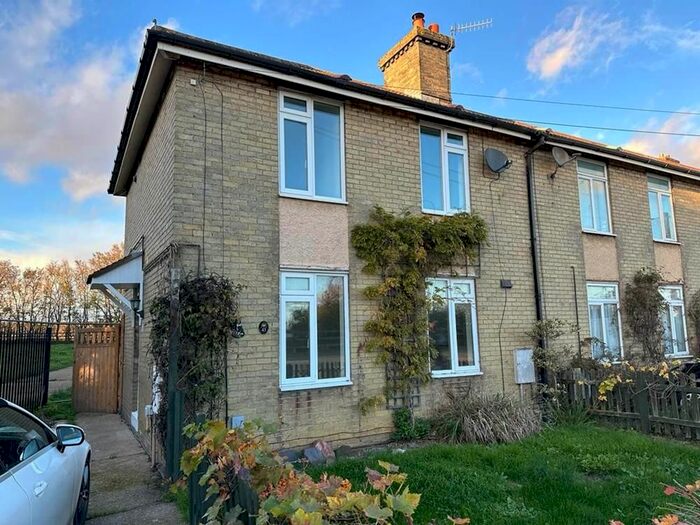 3 Bedroom End Of Terrace House To Rent In Roxton Road, Great Barford, MK44