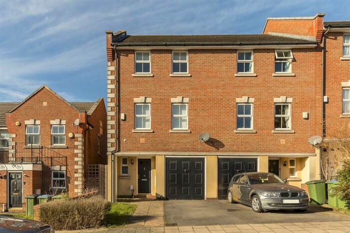 3 Bedroom House To Rent In Barlow Drive, London, SE18