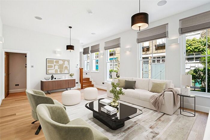 3 Bedroom Mews To Rent In Farnell Mews, London, SW5