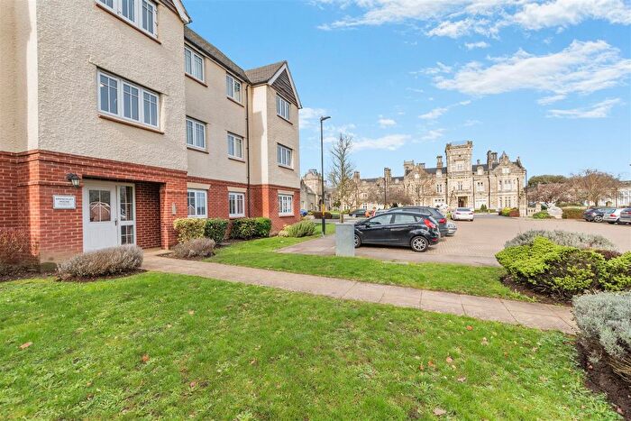 2 Bedroom Flat For Sale In Edward Betts Close, Aylesford, ME20