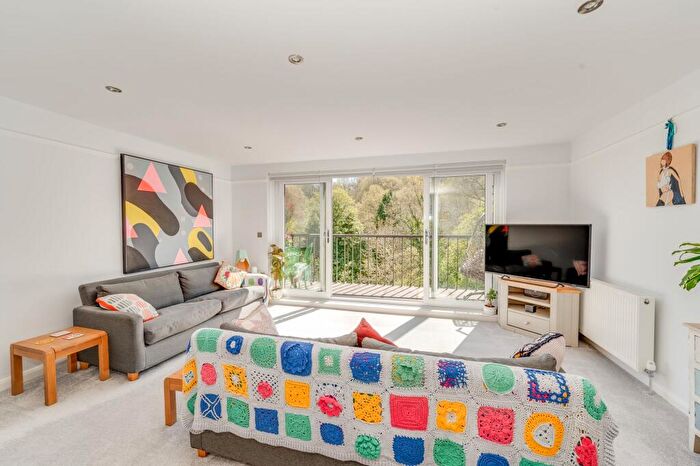 2 Bedroom Flat For Sale In Graham Road, Sheffield, S10