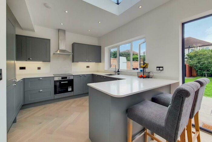 5 Bedroom Bungalow To Rent In Willow Gardens, Ruislip, HA4