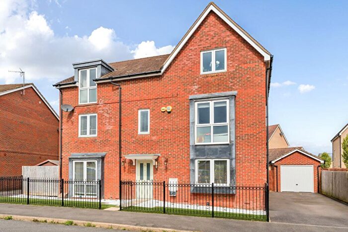 5 Bedroom Detached House To Rent In Greensleeves Drive, Aylesbury, Buckinghamshire, HP18