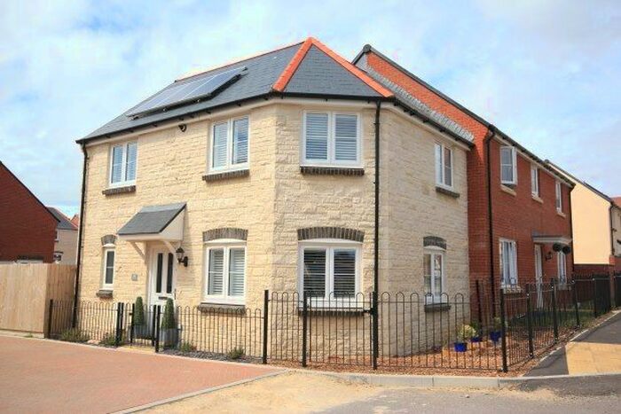 3 Bedroom Property To Rent In Curtis Way, Weymouth, DT4