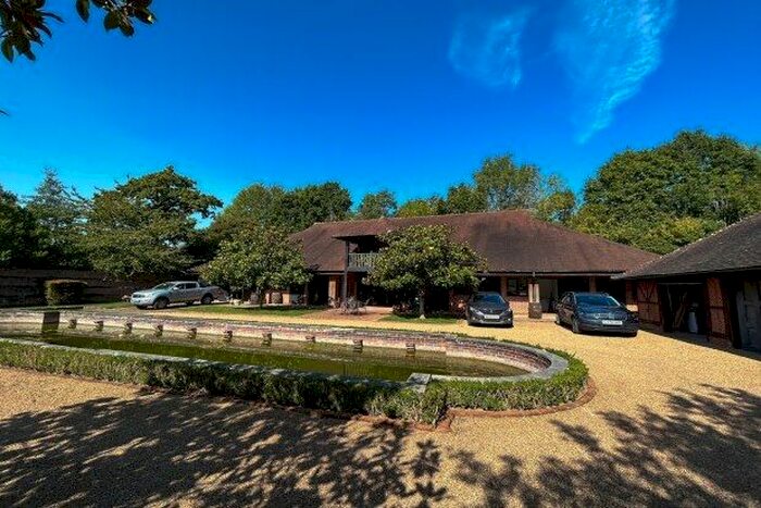 2 Bedroom Flat To Rent In Coes Hall, Crowborough, TN6