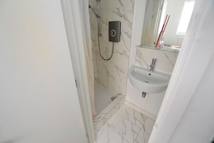 6 Bedroom Terraced House To Rent In Carbis Road, Limehouse, London, E14