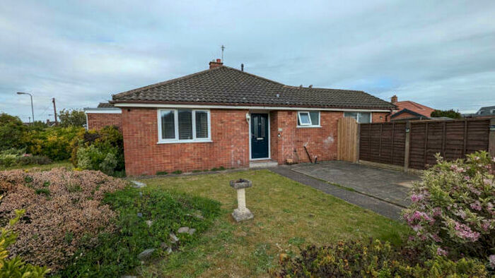 2 Bedroom Bungalow To Rent In Savon Hook, Formby, L37