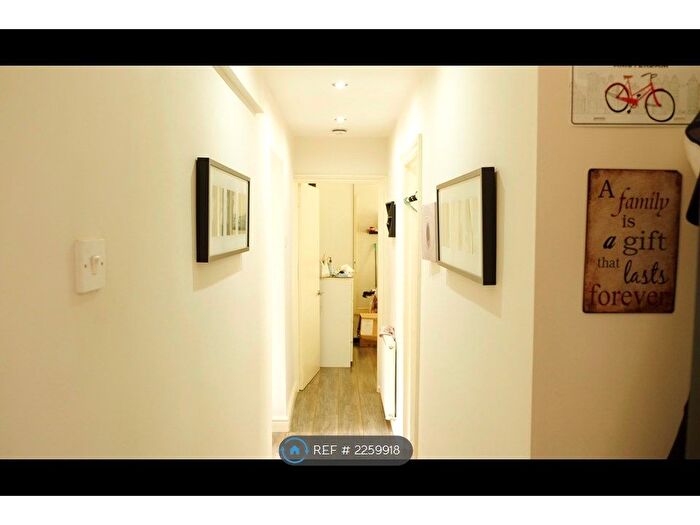 2 Bedroom Flat To Rent In East Dulwich State, London, SE22