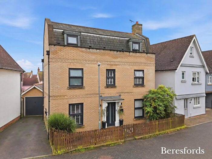 4 Bedroom Detached House For Sale In Mildmay Close, Flitch Green, CM6