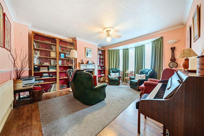 2 Bedroom Bungalow For Sale In Seddon Road, Morden, SM4