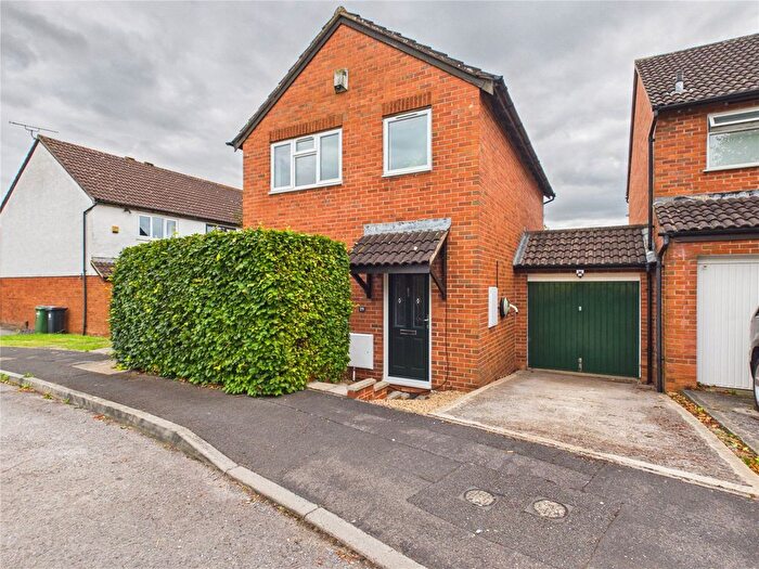 3 Bedroom Link Detached House For Sale In Lees Lane, North Common, Bristol, BS30
