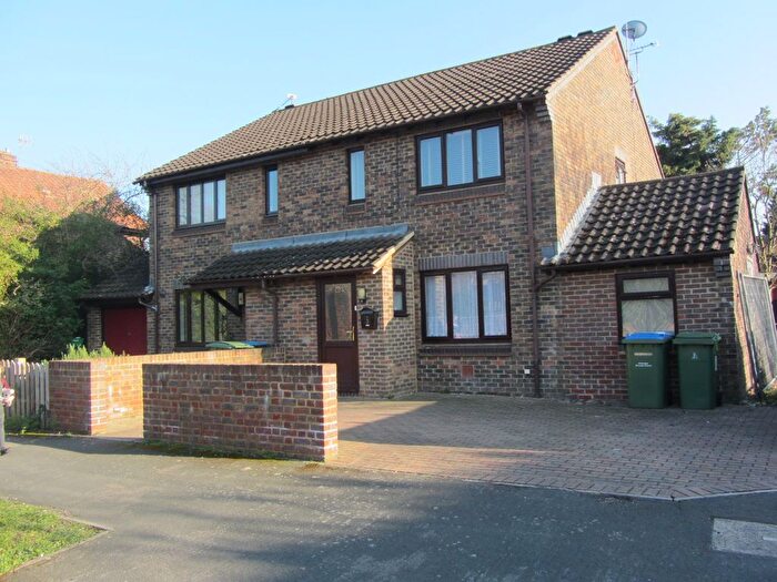 3 Bedroom Detached House To Rent In Palace Drive, Weybridge, KT13