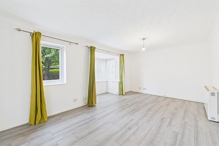 1 Bedroom Flat To Rent In North Road, Colliers Wood, SW19