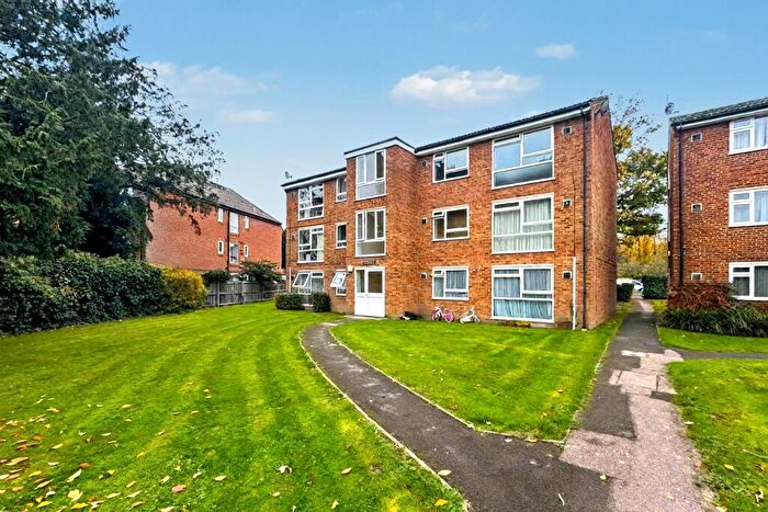 2 Bedroom Flat To Rent In Aurum Close, Horley, RH6
