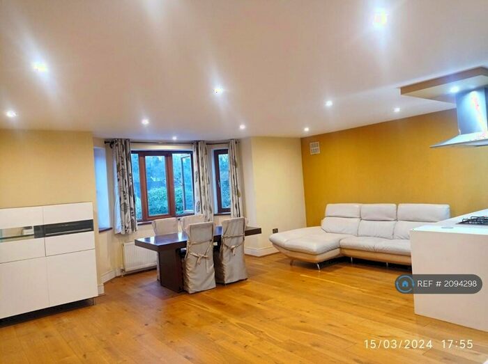 2 Bedroom Flat To Rent In Plough Lane, Purley, CR8