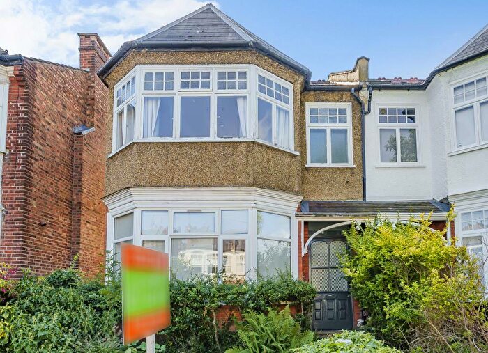 2 Bedroom Apartment To Rent In Grove Avenue, Finchley, N3