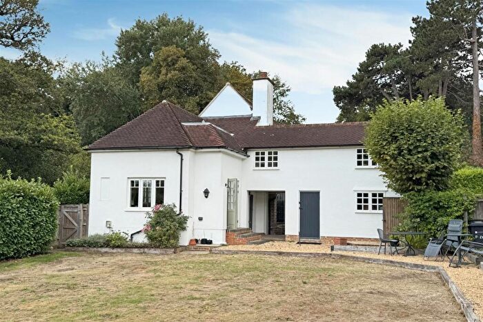 4 Bedroom Semi-Detached House For Sale In Puttenham Heath Road, Compton, GU3