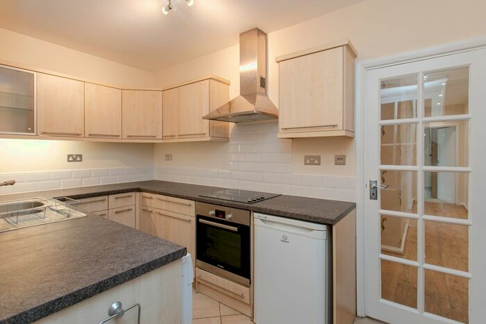 1 Bedroom Flat To Rent In Keswick Road, London, SW15
