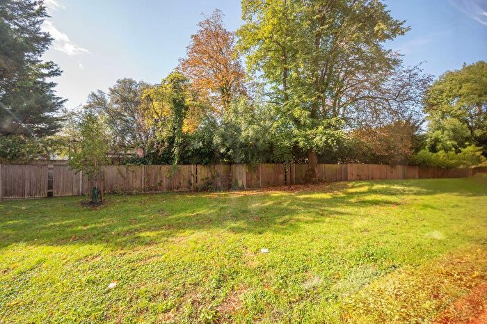 3 Bedroom Flat For Sale In Poynders Gardens, Clapham Park, London, SW4