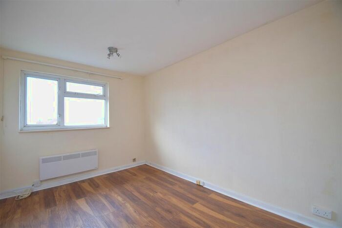 2 Bedroom Flat To Rent In Cornwall Road, Pinner, HA5