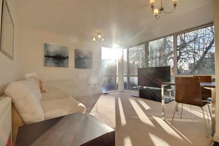 2 Bedroom Flat To Rent In Admiralty Road, Portsmouth, PO1