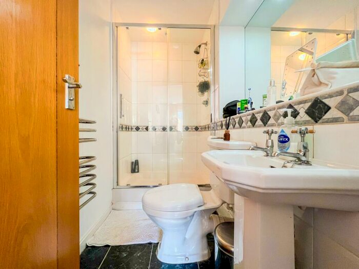 2 Bedroom Flat To Rent In Adventurer`s Quay, Cardiff Bay, CF10