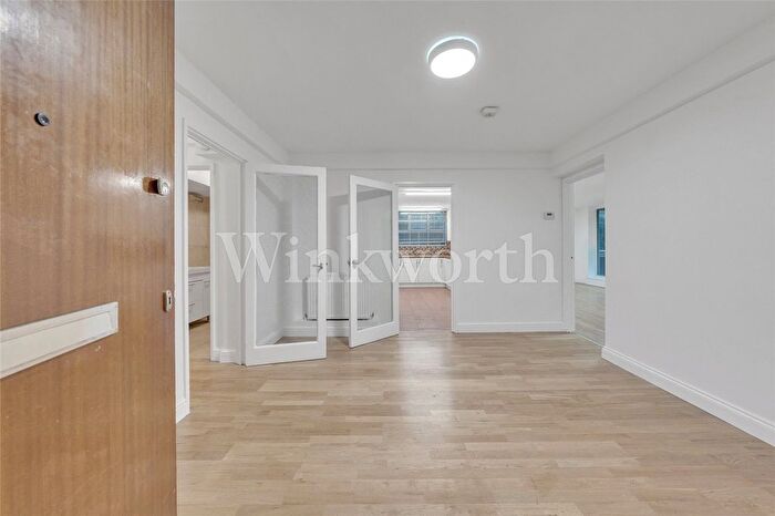 3 Bedroom Flat To Rent In Ravenscroft Avenue, London, NW11