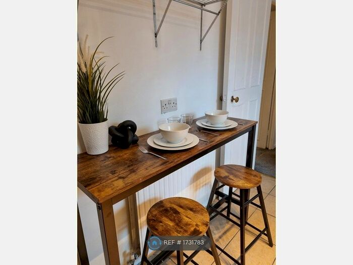 2 Bedroom Flat To Rent In Thornhill Gardens, Barking, IG11