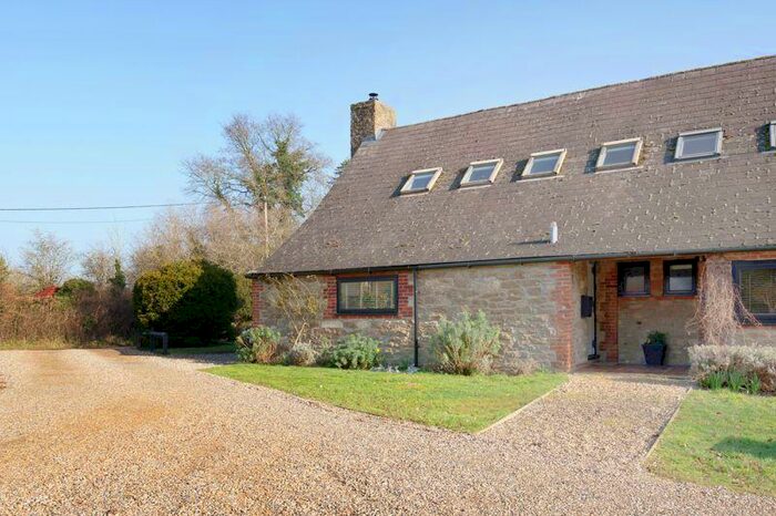 3 Bedroom Semi-Detached House For Sale In Beaulieu Court, Sunningwell, OX13