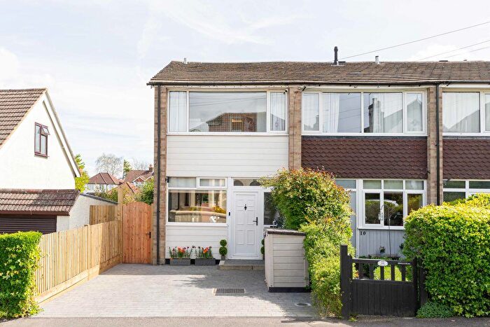 2 Bedroom End Of Terrace House For Sale In Livingstone Road, Caterham, CR3